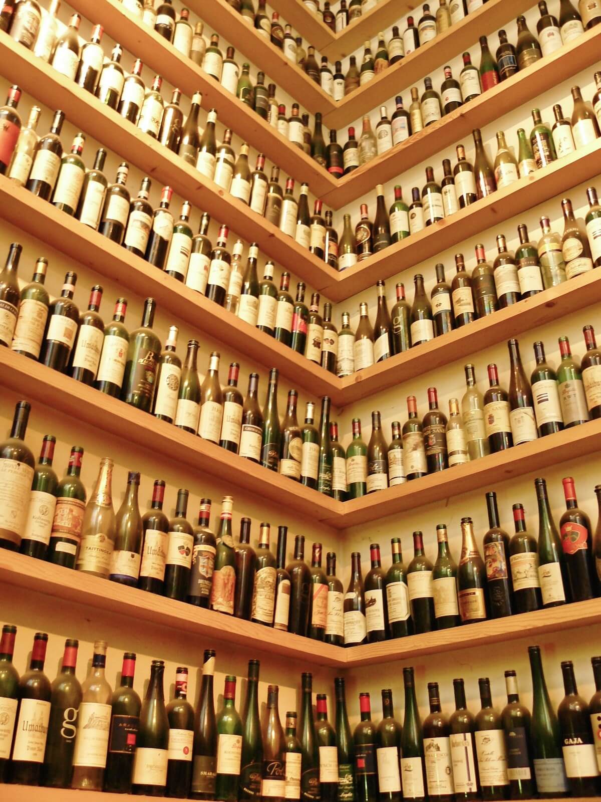 wine_bottles_wine_rack_wine_bottle_range_bottles_wines_wine_sale_rarity_storage-1100923